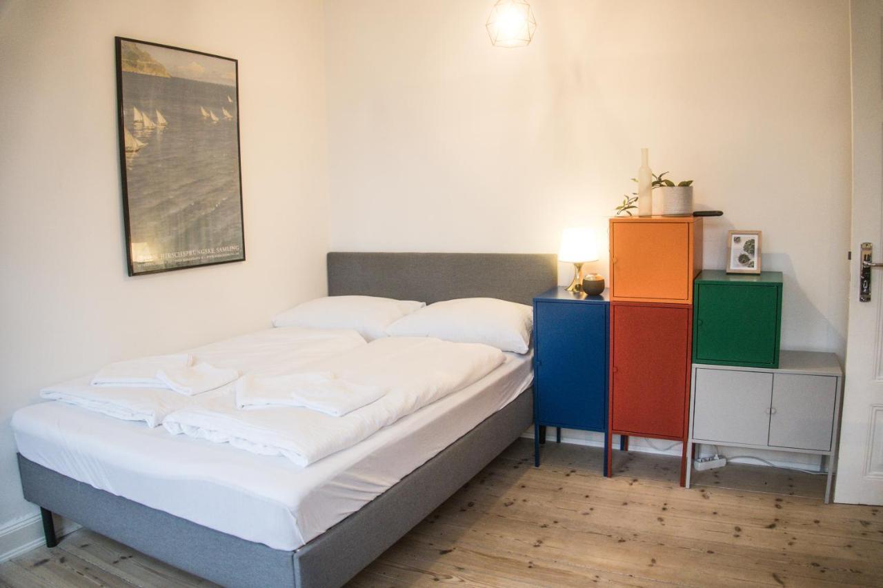 Doppelbett In Heller Wohnung ハンブルク エクステリア 写真