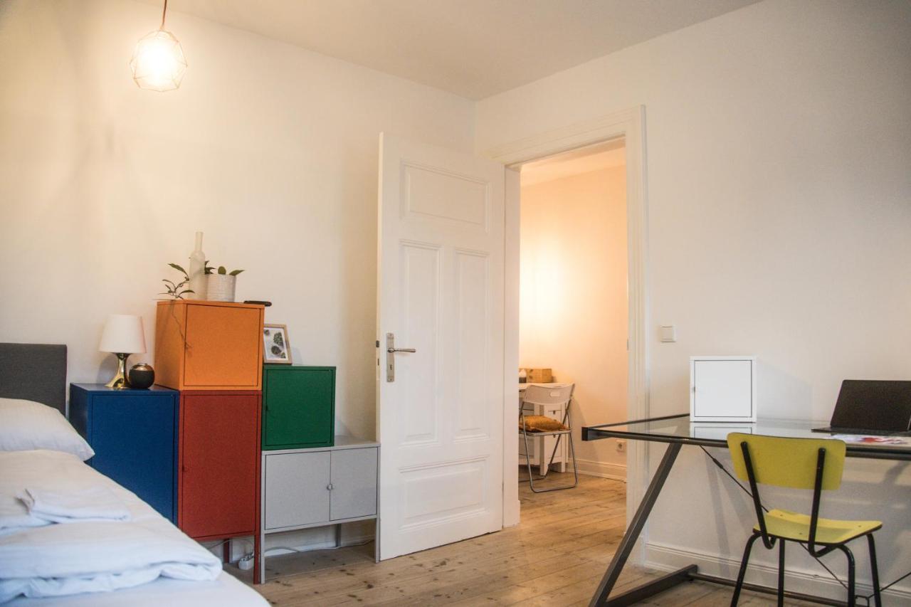 Doppelbett In Heller Wohnung ハンブルク エクステリア 写真